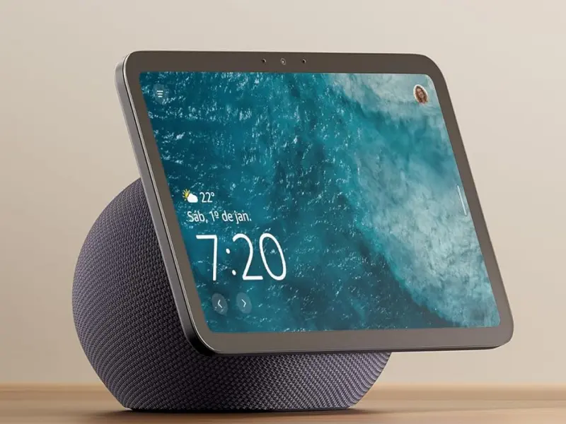 Echo Show 8 4ª geração em cor grafite com tela HD de 8,7 polegadas exibindo a hora e tempo