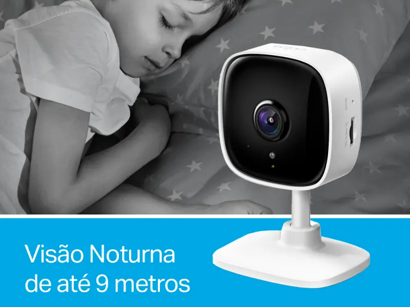 Câmera Wi-Fi TP-Link Tapo C100 na cor branca e preta sobre superfície